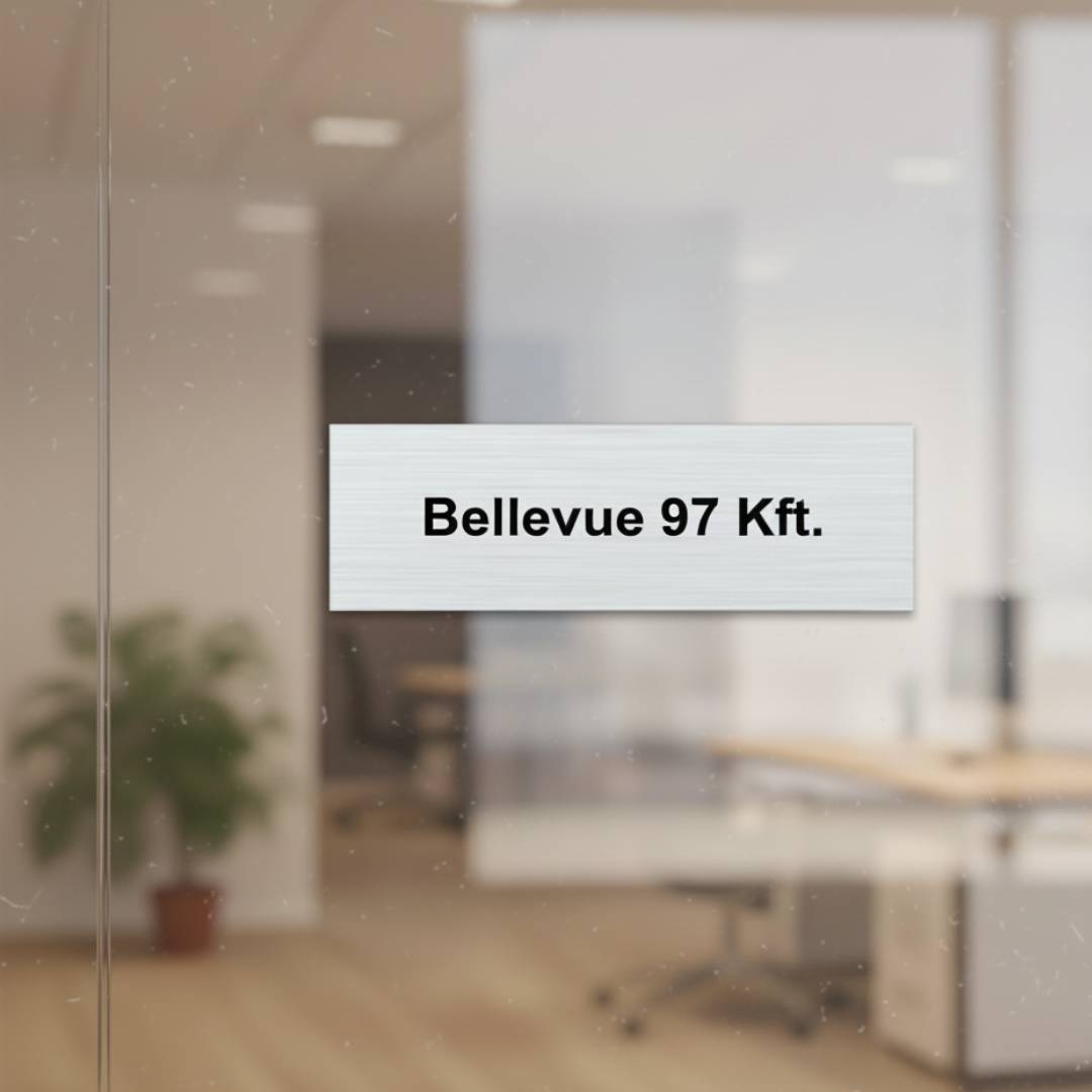 Irodai névtábla ajtón